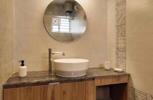 Thousand Lights Apartment | Luxury Condo near Apollo 2BHK
