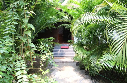 Morjim Cabin | Luxury cottage in a lush green-50 meters from Morjim beach