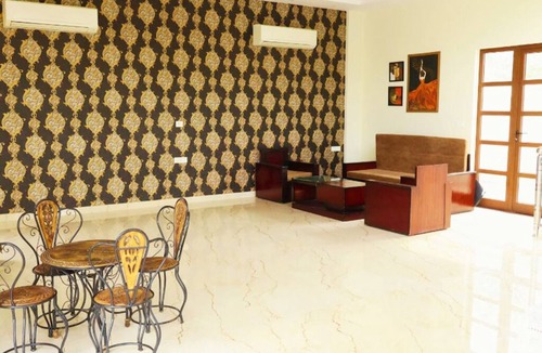 Sanganer House | Luxury FilmCity Farmstay - 3 Bedroom with Pool