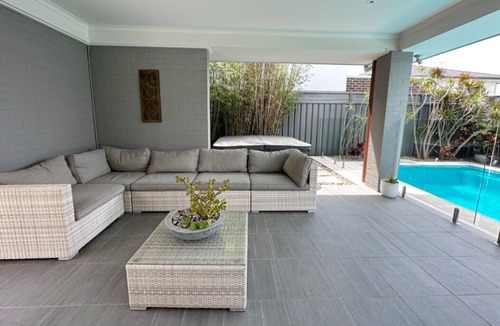 Shell Cove House | Luxury Home Pool & Spa only 400 Metres from Shell Cove Marina & Close to Beaches