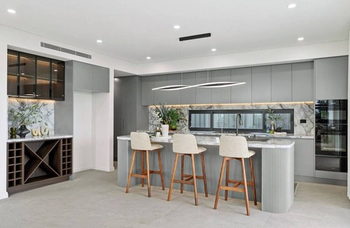 Leppington House | Luxury Home | Tesla Charger | Near Station|Parking