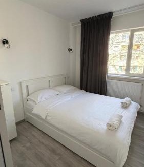 Bacau Apartment | Luxury Lion Crib