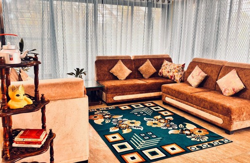 Kadadhe House | luxury mountain and dam view, family friendly with huge swimming pool villa.