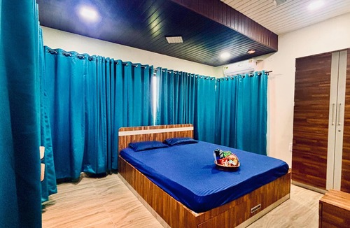 Kadadhe House | luxury mountain and dam view, family friendly with huge swimming pool villa.