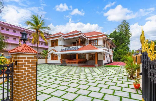Choonad House | Luxury Oasis 3BR AC Villa- Garden & Balcony Lounge