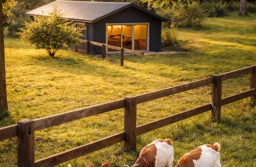 Holgate Cottage | Luxury off-grid retreat with boutique cottage charm and friendly farm animals