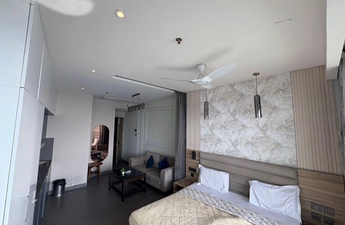 Noida Apartment | luxury stay at Supernova at 42nd floor ,Noida
