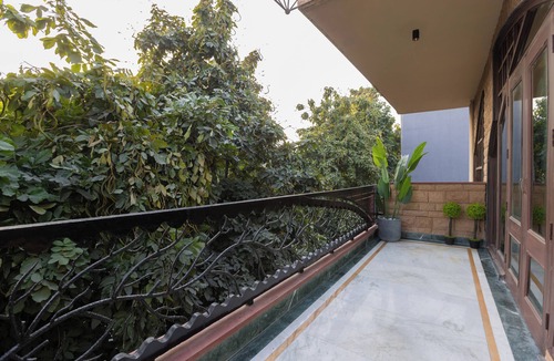 DLF City Apartment | Luxury Stay by Anyday Living - Air Purified - 3BHK - Best Location in Gurugram