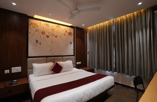 Vijayawada Hotel | Luxury Suite Room— 5 min from the Ce!