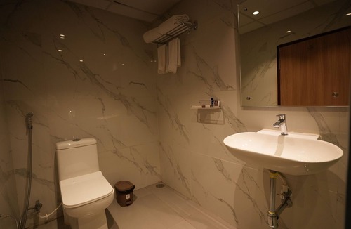 Vijayawada Hotel | Luxury Suite Room— 5 min from the Ce!