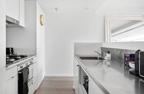 Darlinghurst Apartment | Luxury Sydney Residence - Pool, Gym & City Views