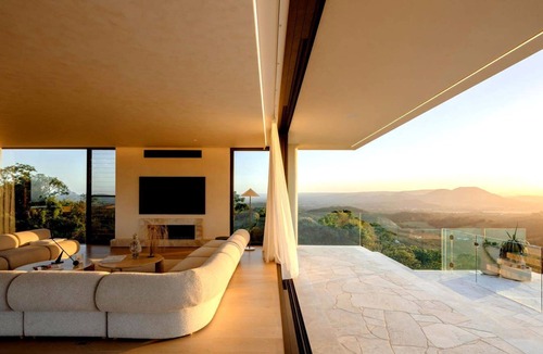 Eumundi House | Luxury Villas Amar (Panoramic Views)