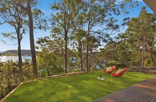 Killcare House | Luxury Villas The Canopy at Pretty Beach (Walk to the beach)