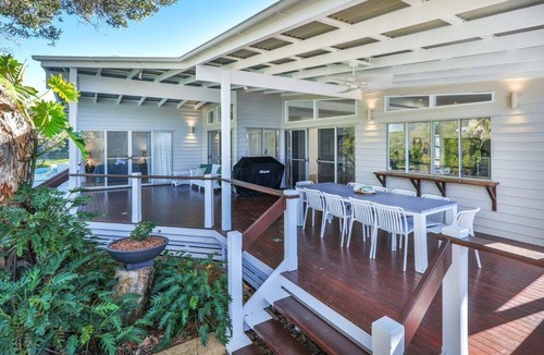 Burleigh Heads Apartment | Luxury Waterfront Stay at Tallebudgera Creek