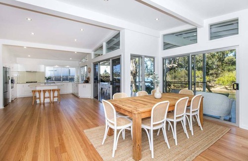 Burleigh Heads Apartment | Luxury Waterfront Stay at Tallebudgera Creek