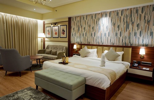 Sadar Hotel | M2 Square by Monday Premium