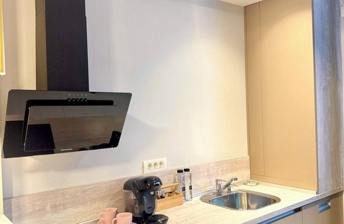 Mamaia-Sat Apartment | Madina Studio Apartment one minute from Mamaia Nord beach