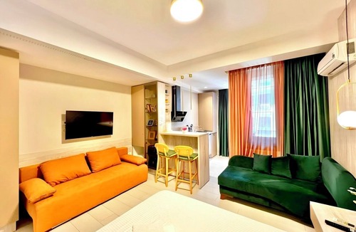 Mamaia-Sat Apartment | Madina Studio Apartment one minute from Mamaia Nord beach