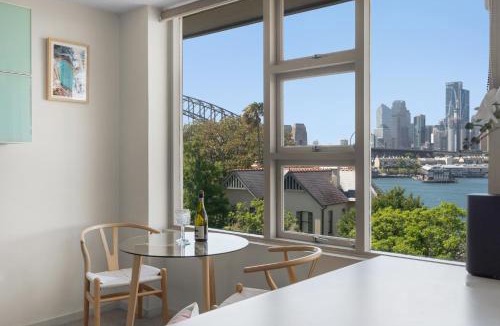 McMahons Point Apartment | Magical Sydney Escape with Harbour Views & Parking