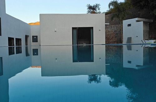 Udaipur House | Mahua - A boutique Homestay - 5Rooms - Pool - Hillside - Forest area