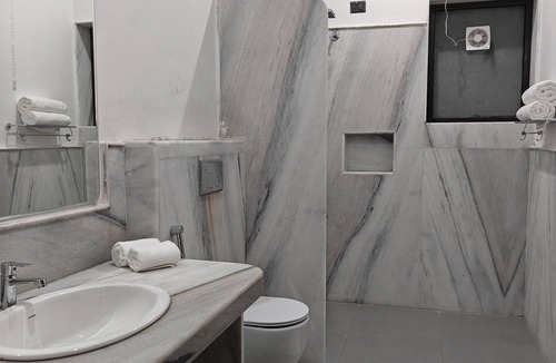 Udaipur House | Mahua - A boutique Homestay - 5Rooms - Pool - Hillside - Forest area