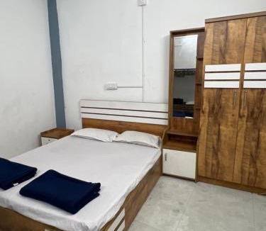 Adyar Hostel | Malabar guest house
