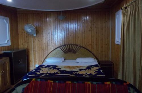 Mallital Hotel | Mall road Stay with In-house restaurant