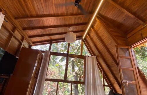 Varchi Ali House | Mangifera TreeHouse-Elixir beach farm-Jacuzzi-cozy