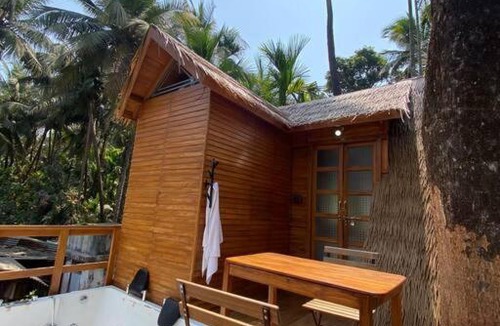 Varchi Ali House | Mangifera TreeHouse-Elixir beach farm-Jacuzzi-cozy
