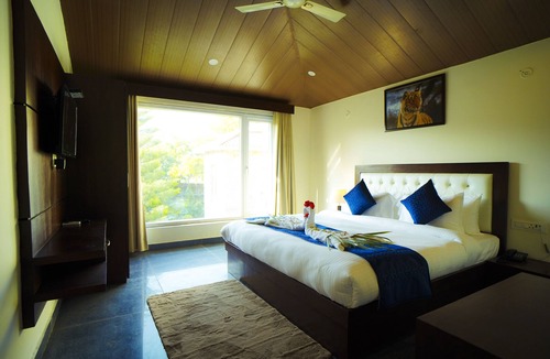 Mohaan Hotel | Mango Bloom River Resort