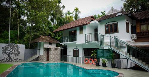 Puthenvelikara House | Mangrove Heritage Home, Chendamangalam