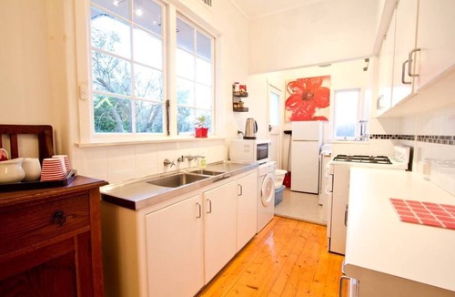 Manly Vale House | Manly Sunshine Cottage - quiet family retreat