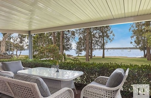 Mannering Park House | Mannering Lake House - Spacious family entertainer on waterfront