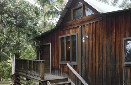 Tinonee Cottage | Mansfield on the Manning Wattle Cottage- country cottage on riverfront property