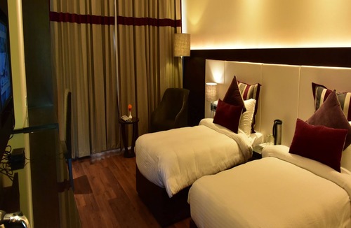 Baldeyan Hotel | Marigold Sarovar Portico , Shimla. Heated pool & AC Rooms (Resort cottage and SPA)