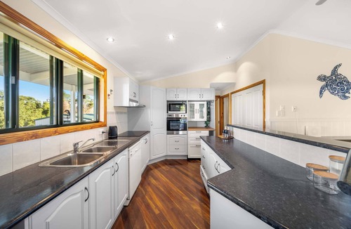 Maroochy River House | Maroochy River Treetop Haven - Dog-Friendly Stay