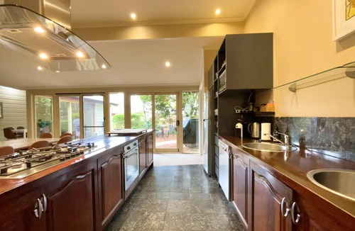 Katoomba Villa | Mary Villa | Heritage, 6 Bedroom, 6 Bathroom, Central Heating, Spa Baths, BBQ