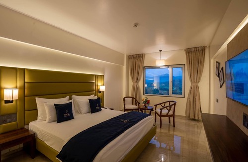 Khalapur Hotel | Mastiff Grand The Sia Palace Suites & Banquets, Khopoli (Nr. Imagica)