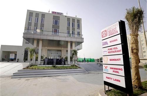 Shri Madhopur Hotel | Mastiff Select Aparajita at 52 Bigha Parking Khatu Shyam