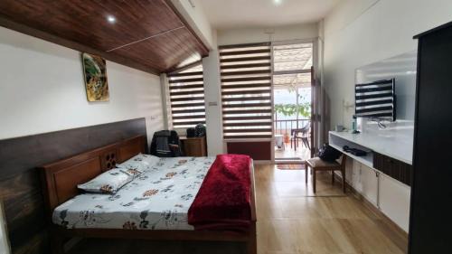 Kotagiri House | May Fair Vista Home - Luxury Villa - Huge Lawn - Scenic Views - Free Parking