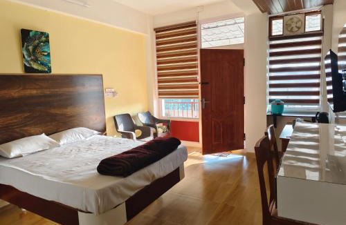 Kotagiri House | May Fair Vista Home - Luxury Villa - Huge Lawn - Scenic Views - Free Parking