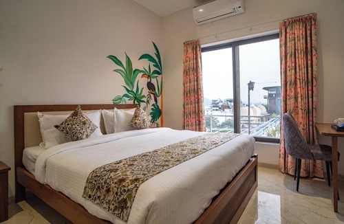 Mali Colony Hotel | MAYA'S MANOR - A Lake View Hotel