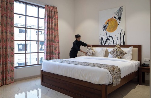 Mali Colony Hotel | MAYA'S MANOR - A Lake View Hotel