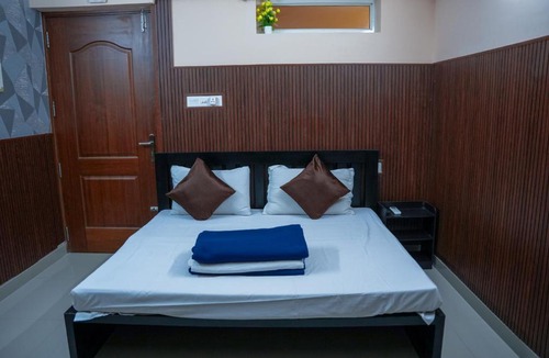 Nedumbassery Apartment | Mayflower Family Lounge -Cochin Airport