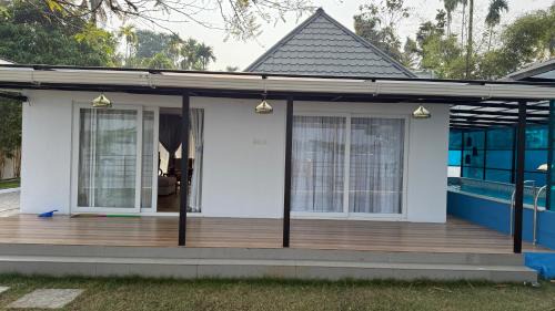 Quilon Villa | Mayooram Back water Pool Villa