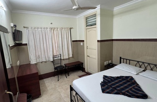 Gandhi Nagar Cabin | MAYUR PARADISE