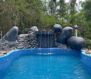 Mahe Resort | Mazhavilkadu ForestResort & Restaurant