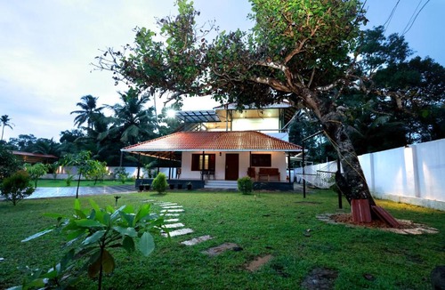 Mararikulam House | MeadowView Cottage Marari