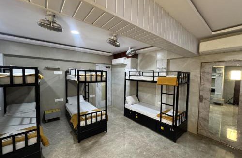 Kandivali Hostel | MEHTA INN GIRLS HOSTEL AND PG, Girls Only