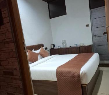 Elappara Hotel | Merjin's Paraiso
